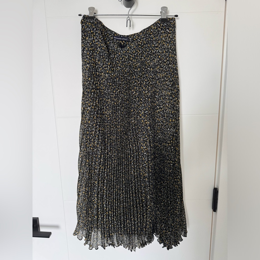 Abercrombie & Fitch pleated chiffon floral midi skirt size Medium